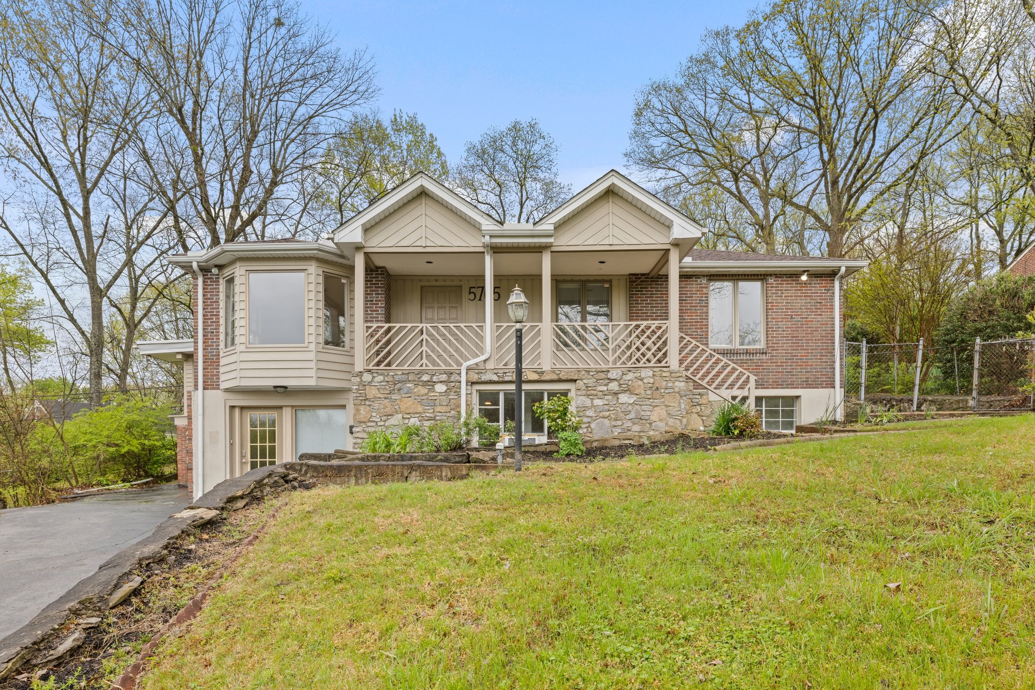 5705 Vine Ridge Dr