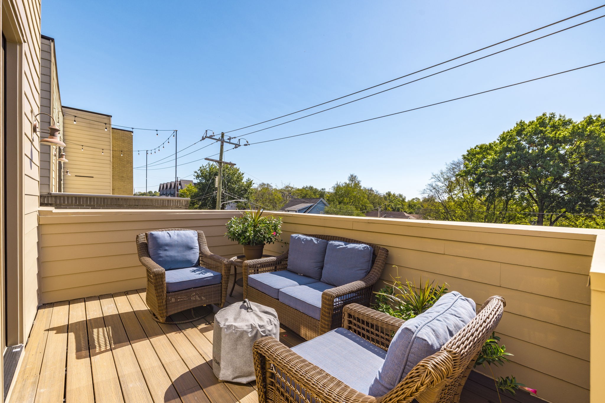 727 Douglas Ave