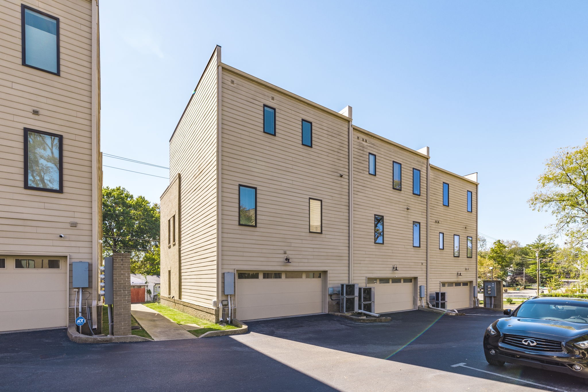 727 Douglas Ave