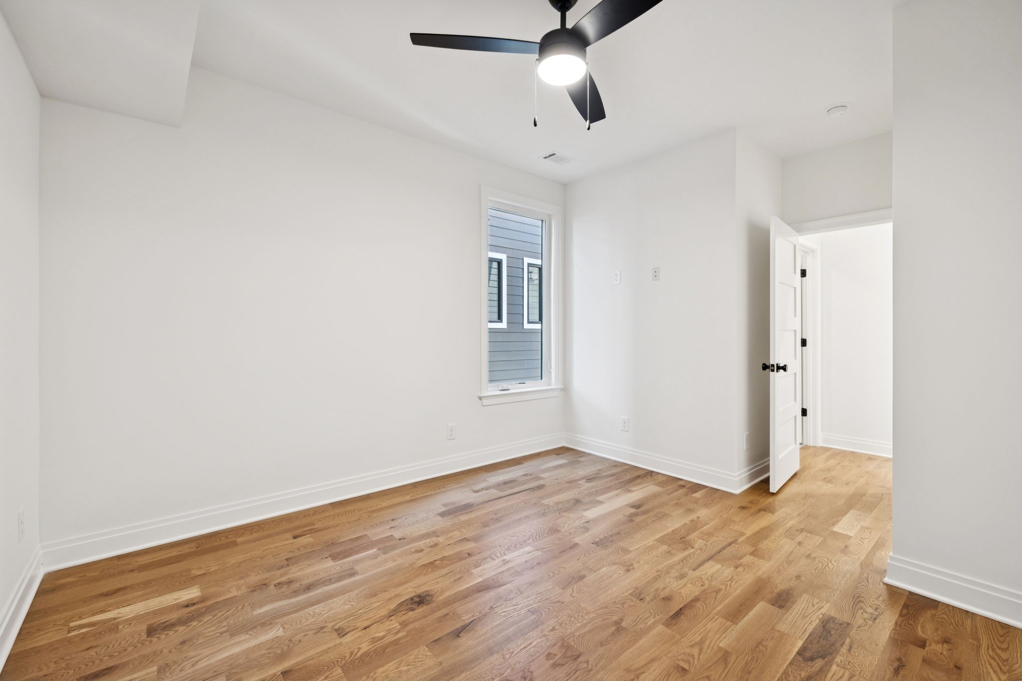 4D Belle Forrest Ave