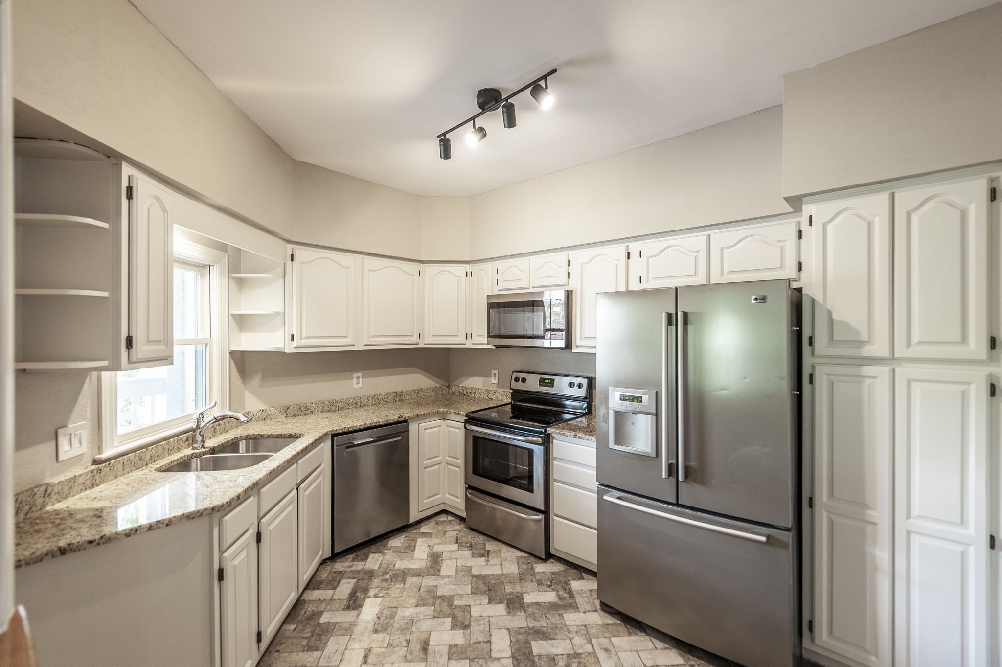 502 Ashlawn Ct Unit: 502