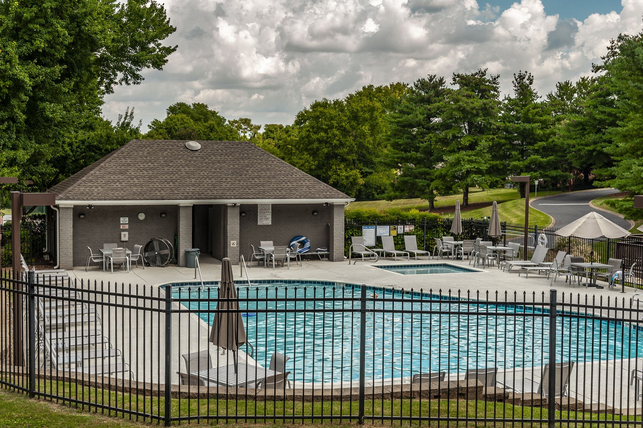 4725 Potomac Ln