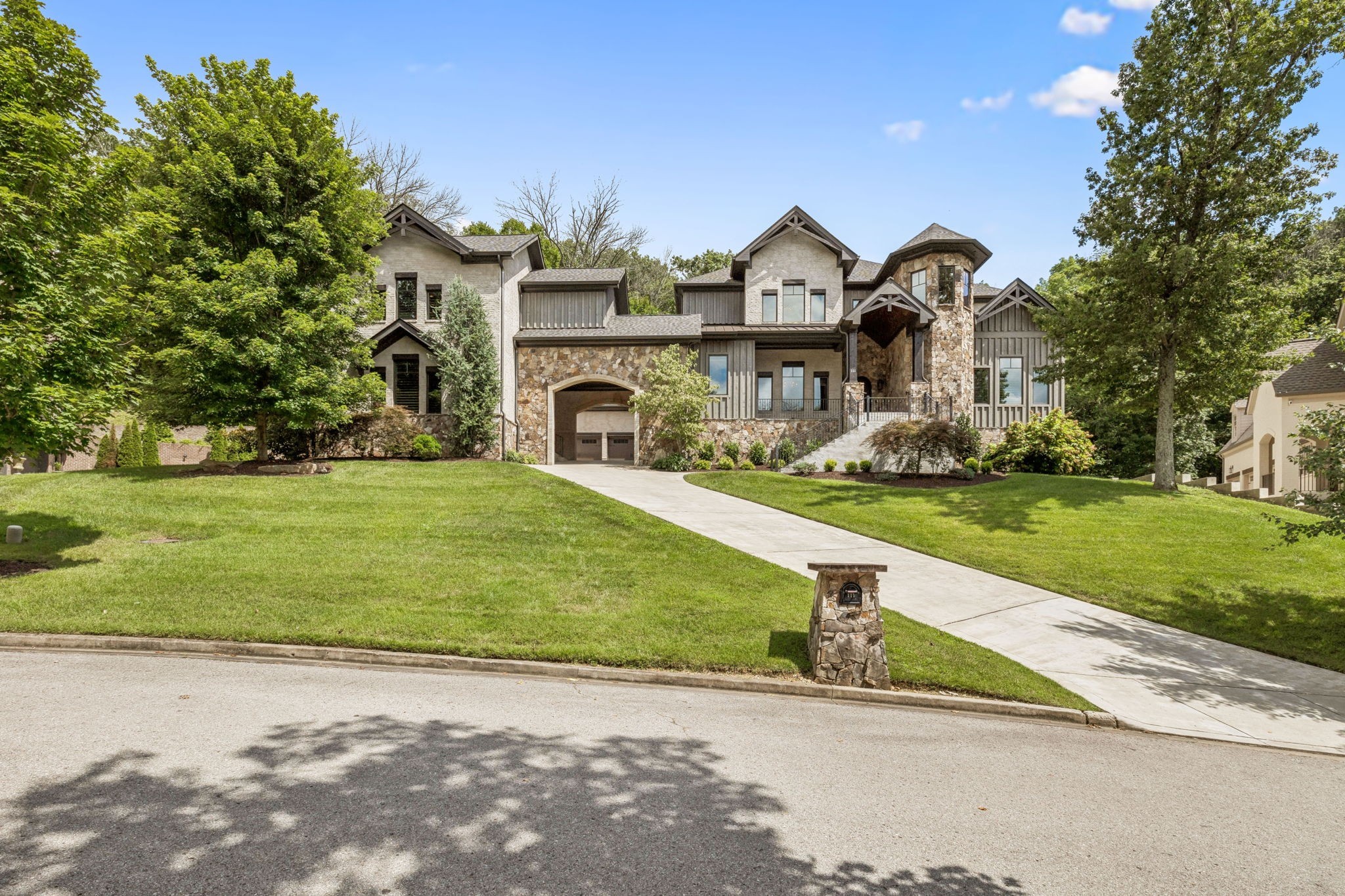 111 Guineveres Retreat