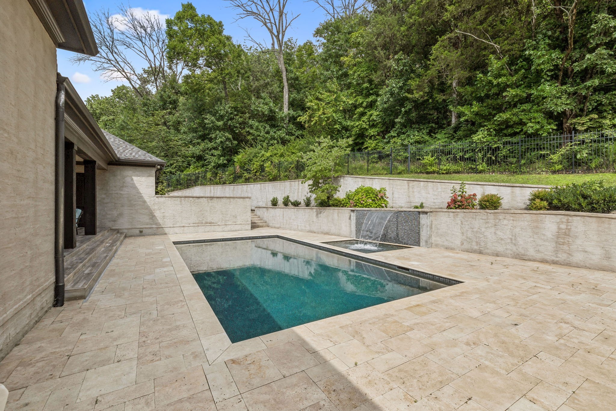 111 Guineveres Retreat