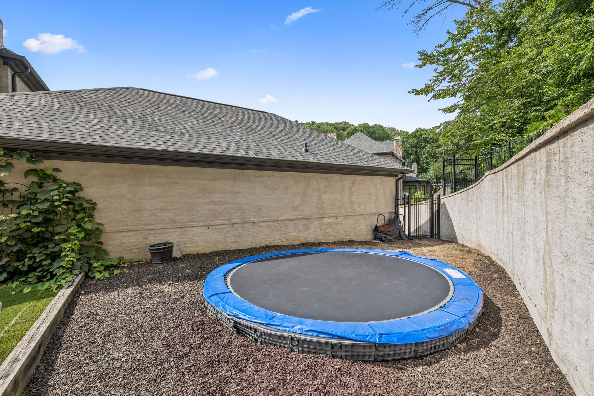 111 Guineveres Retreat