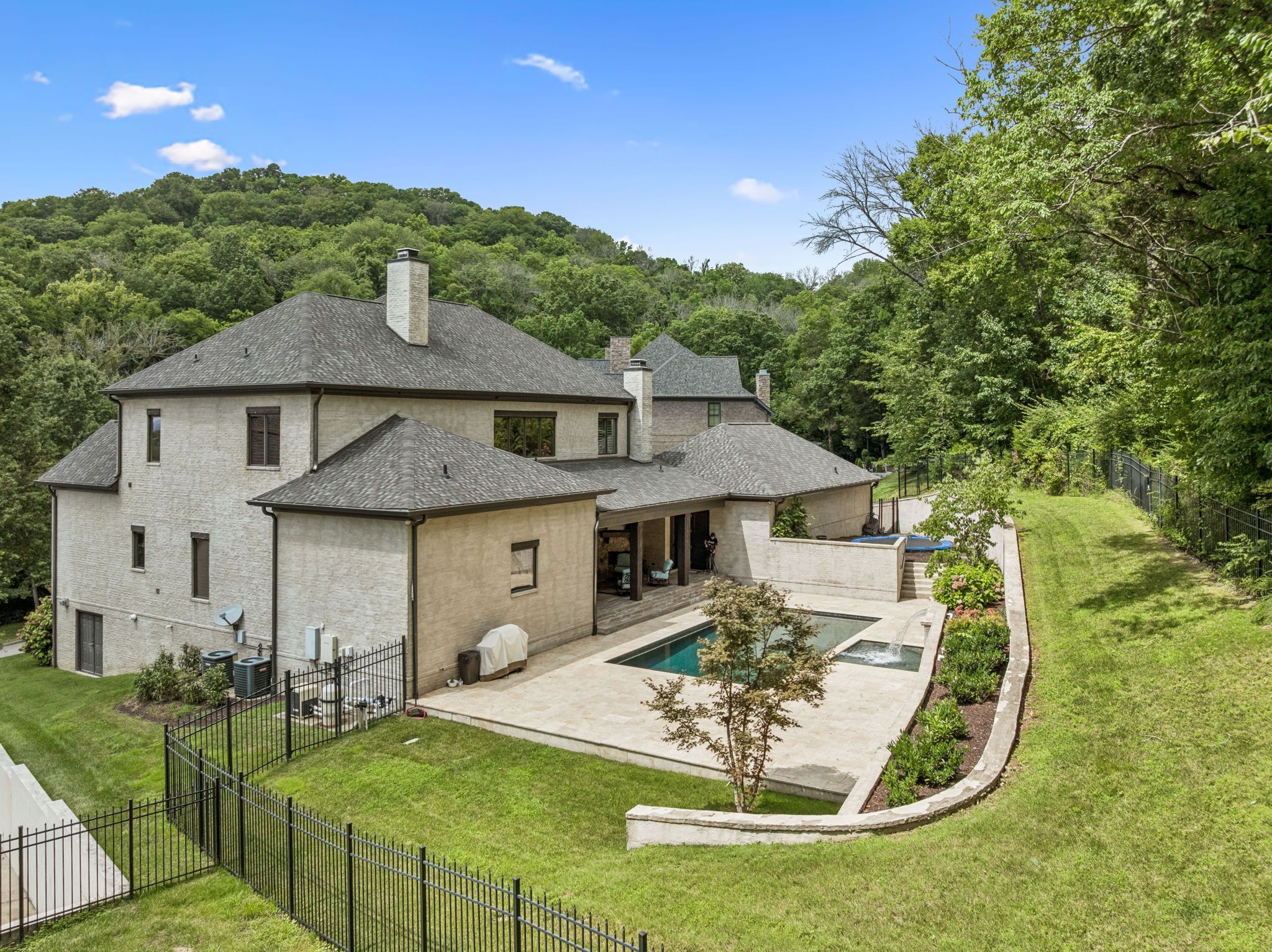 111 Guineveres Retreat