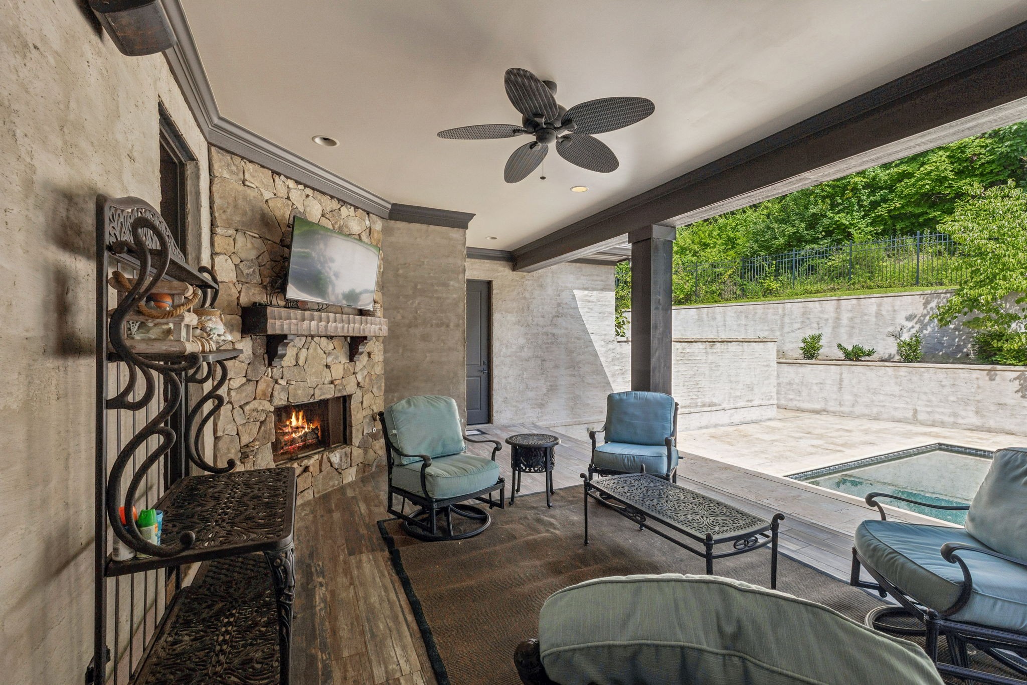 111 Guineveres Retreat