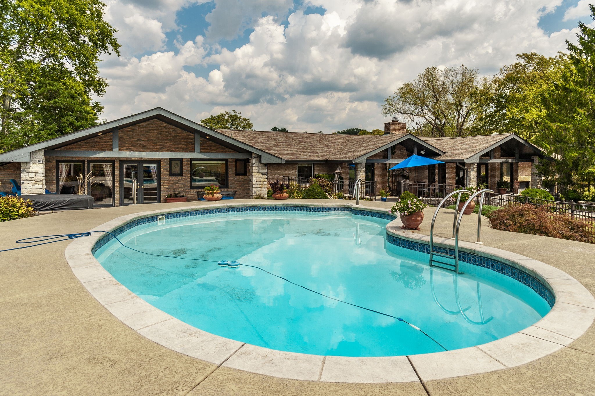 755 Long Hollow Pike