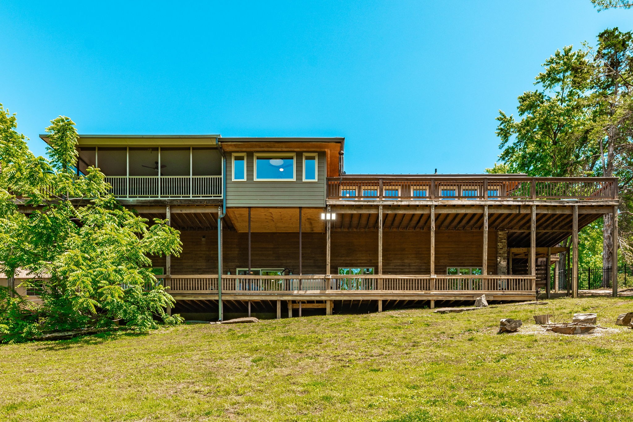 4237 Warren Rd