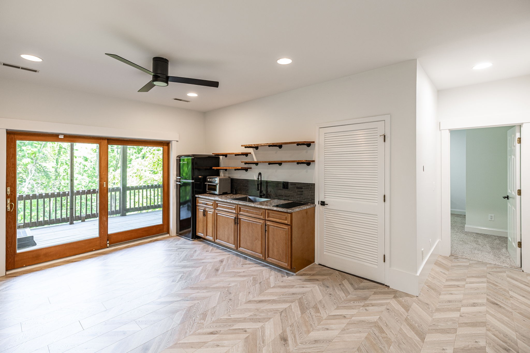 4237 Warren Rd