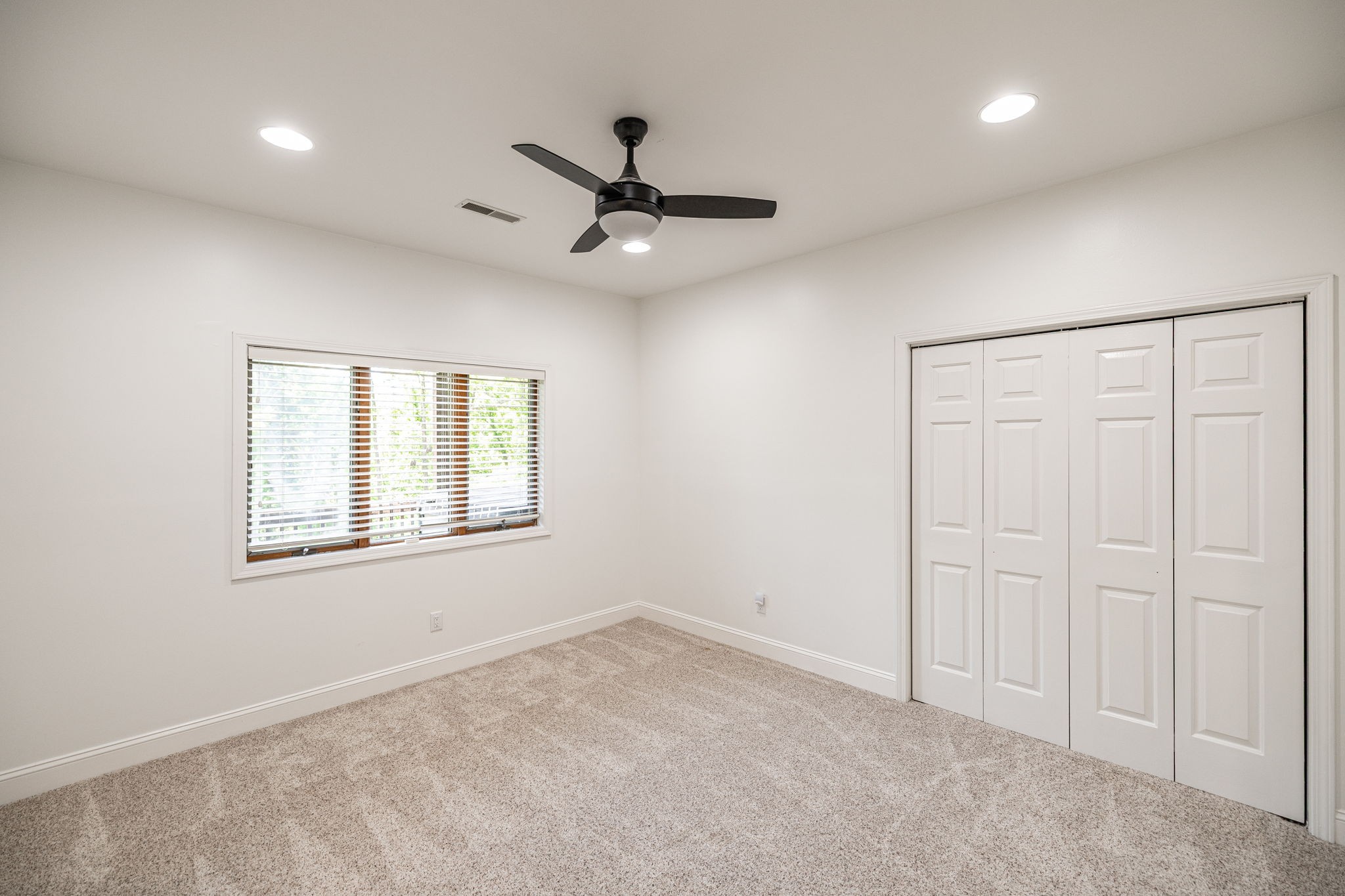 4237 Warren Rd
