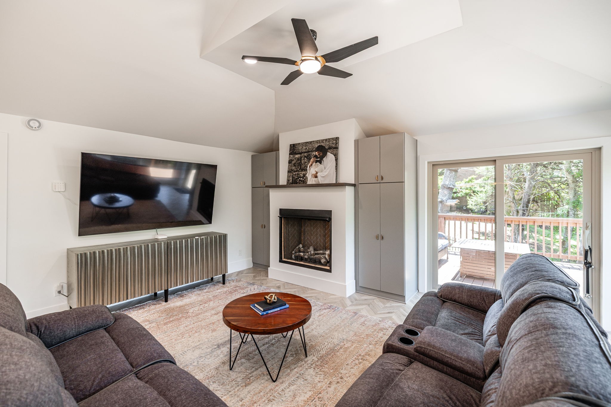 4237 Warren Rd