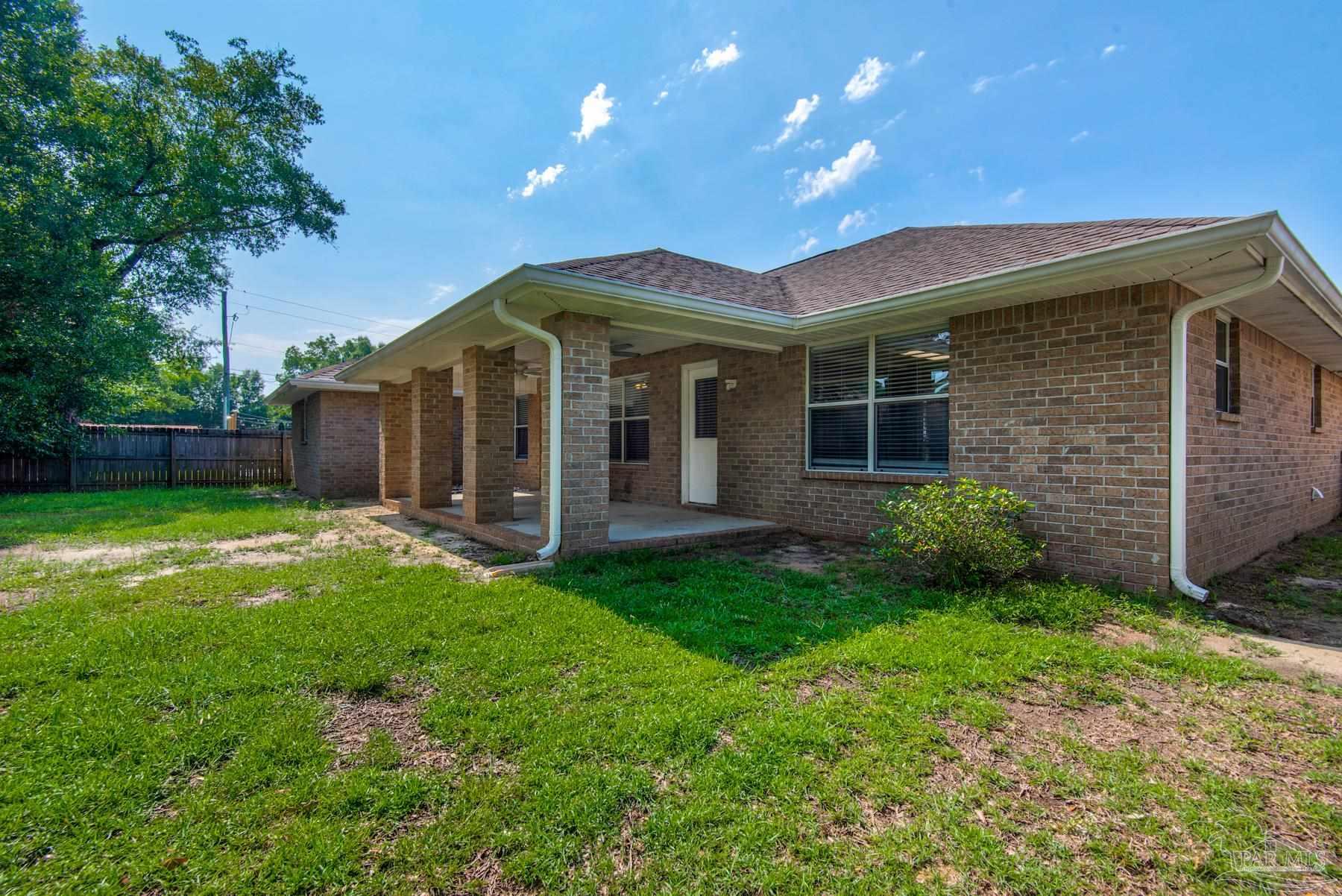 2045 Larkspur Cir