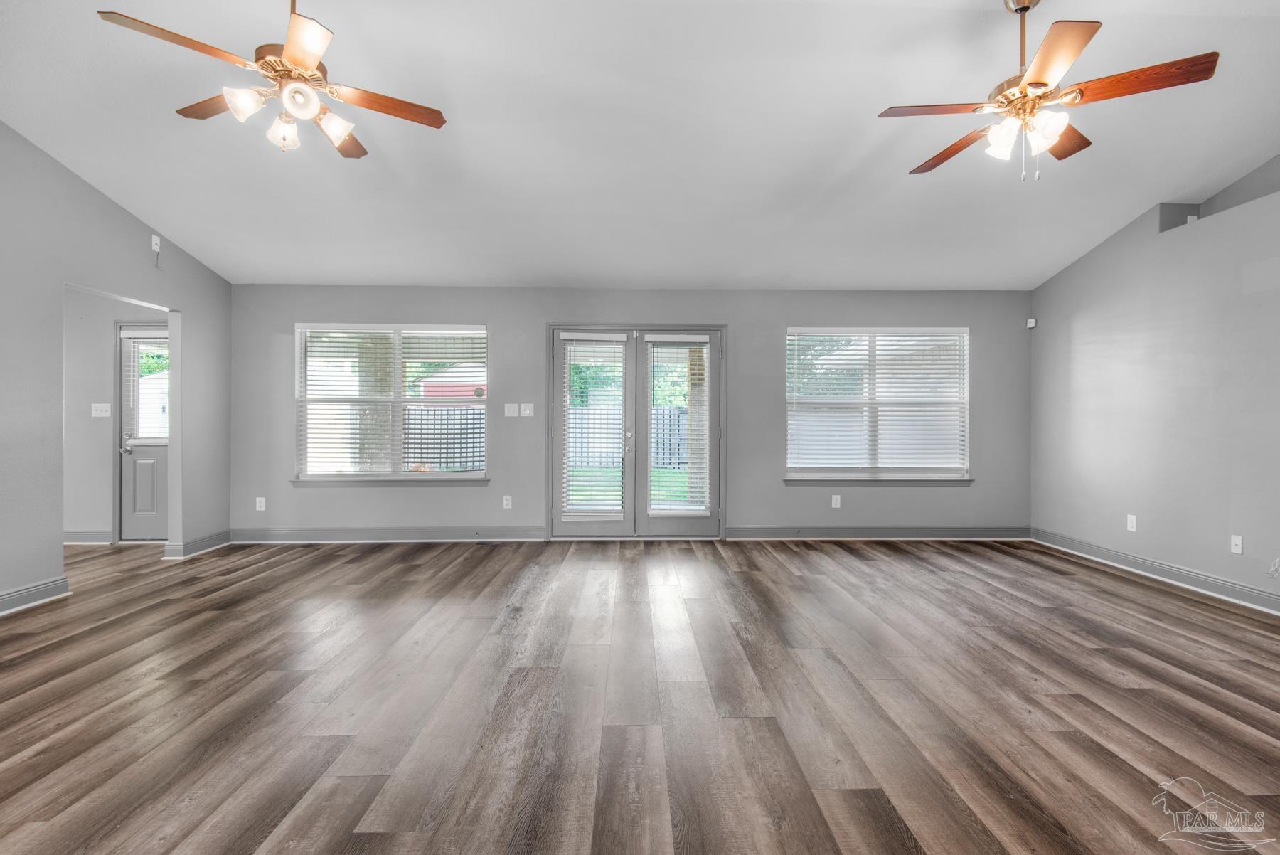 2045 Larkspur Cir