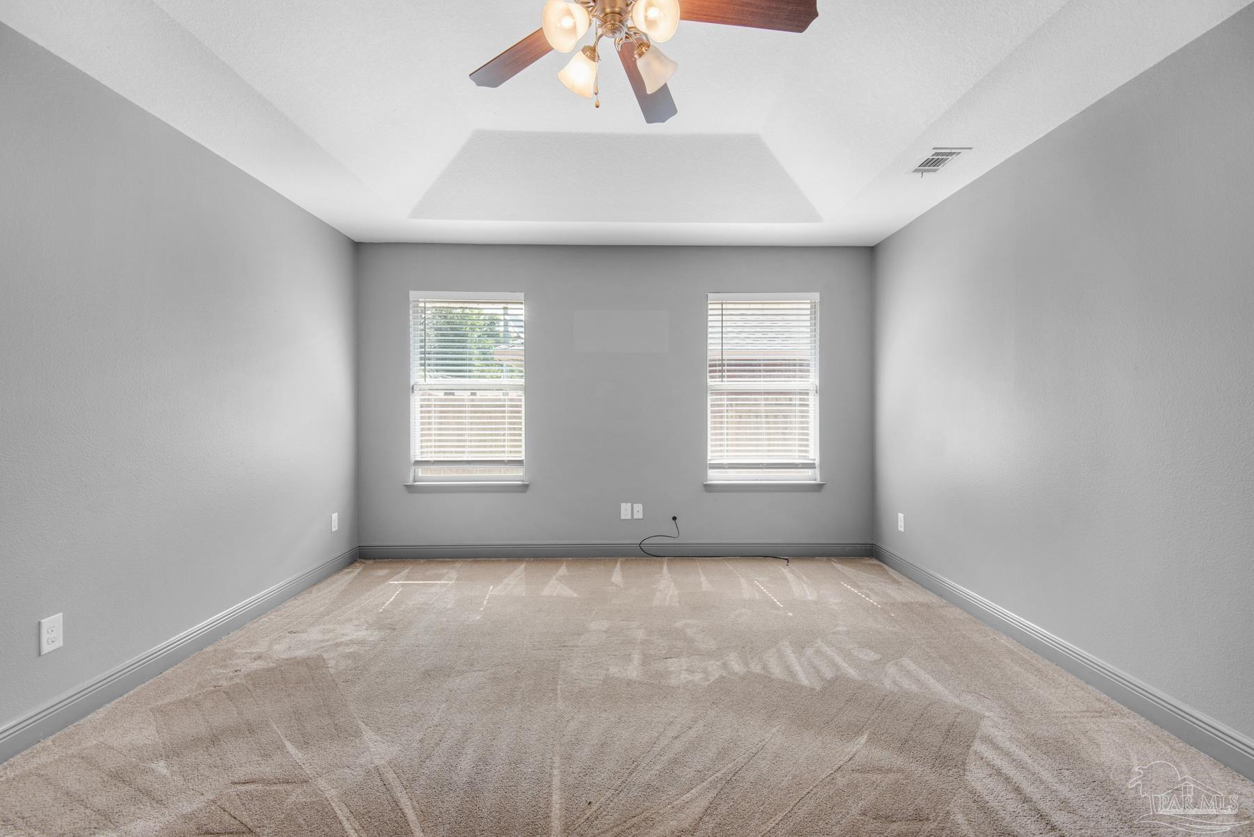 2045 Larkspur Cir