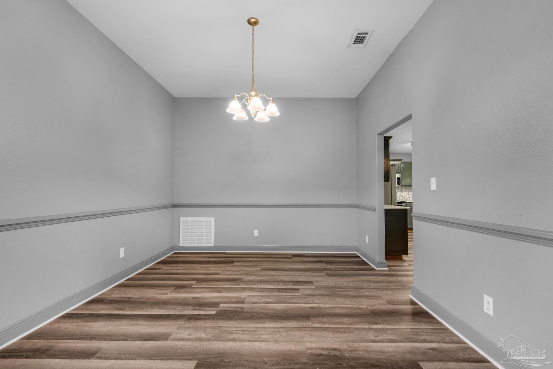 2045 Larkspur Cir