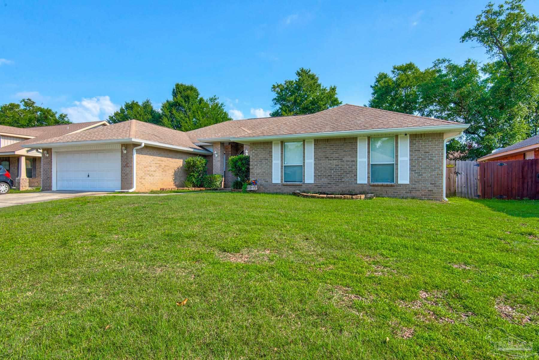 2045 Larkspur Cir