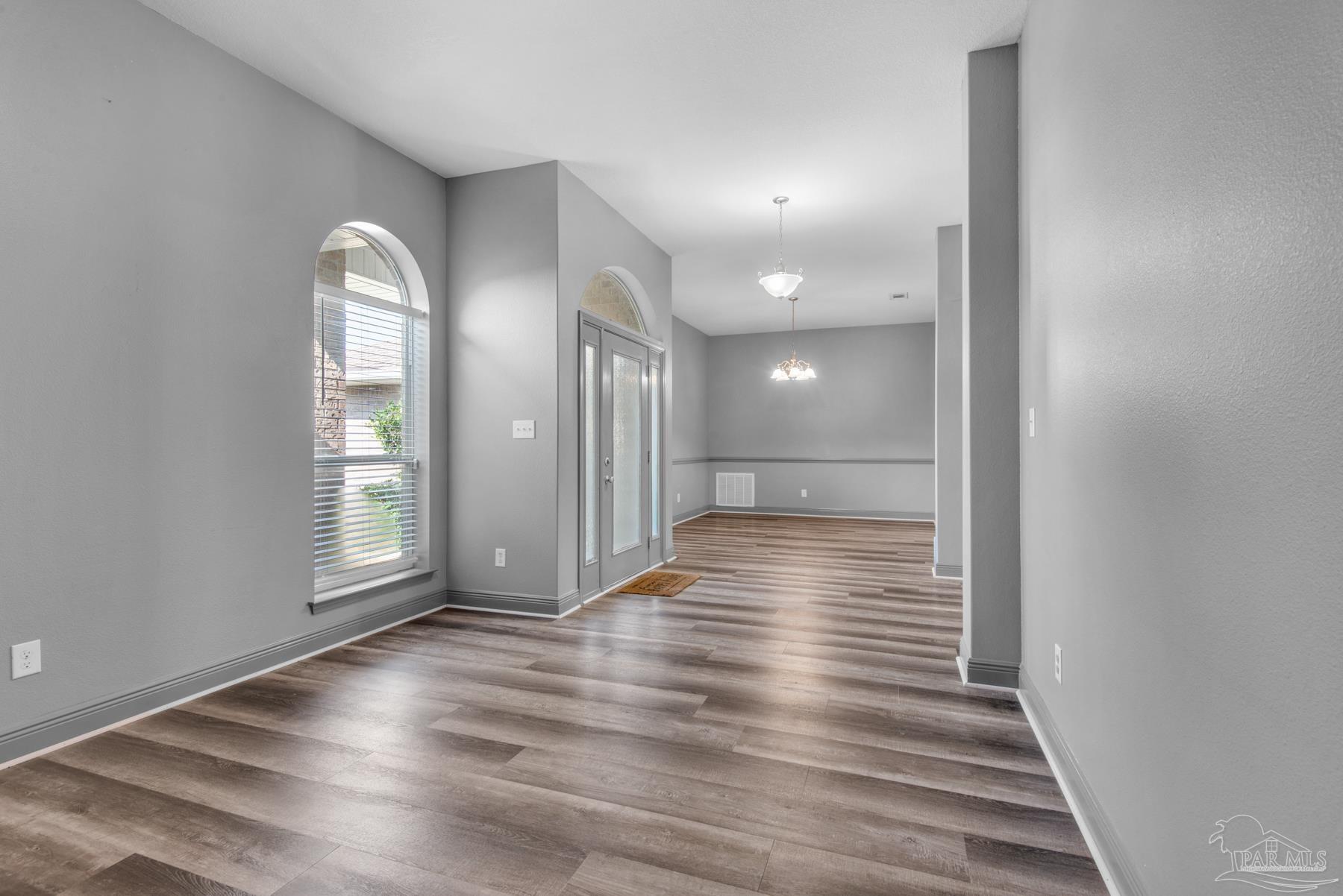 2045 Larkspur Cir