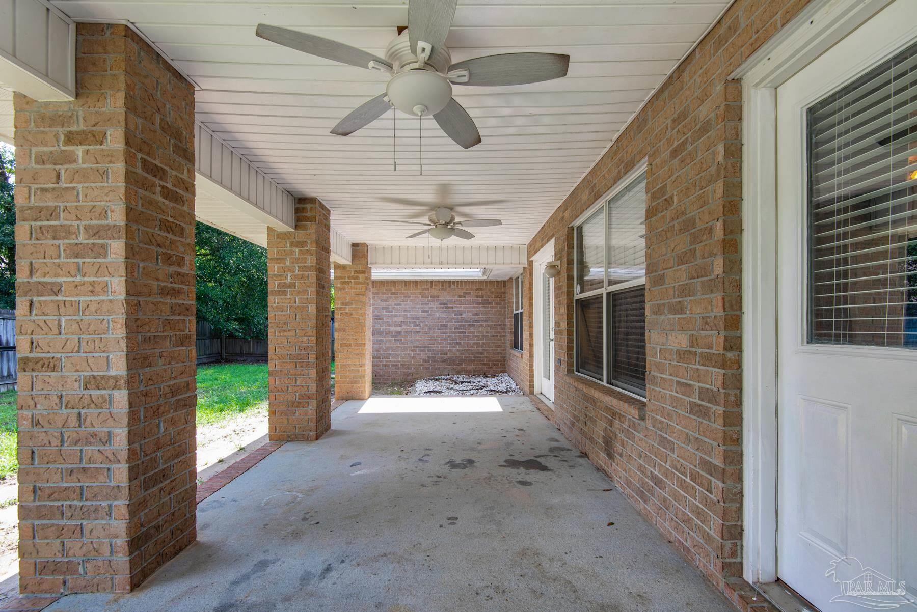 2045 Larkspur Cir
