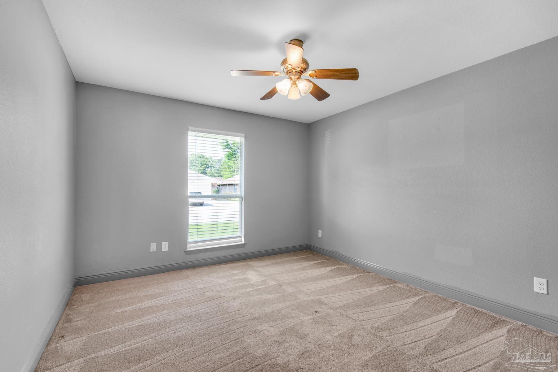 2045 Larkspur Cir