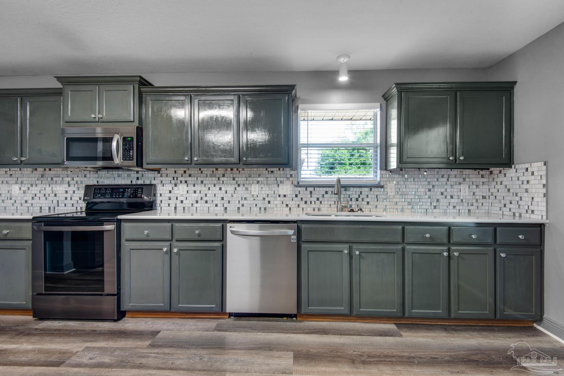 2045 Larkspur Cir