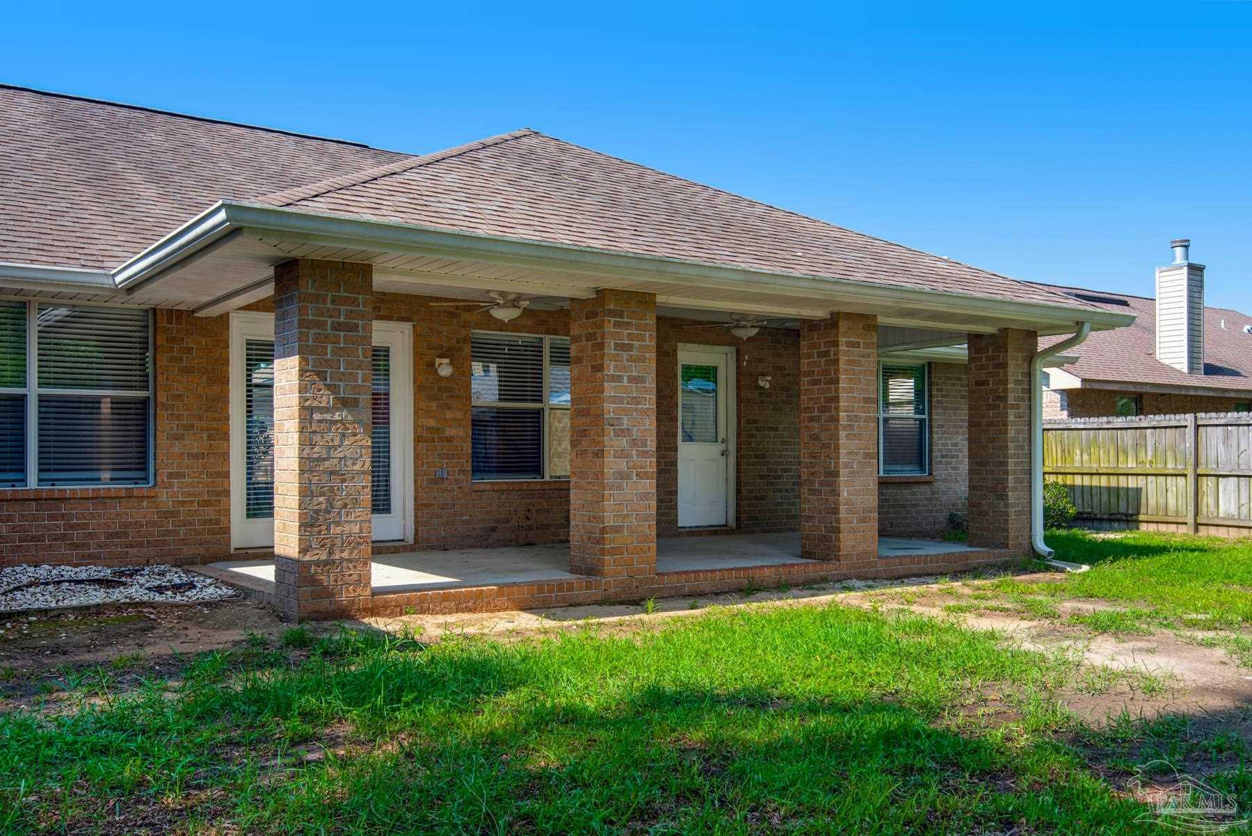 2045 Larkspur Cir