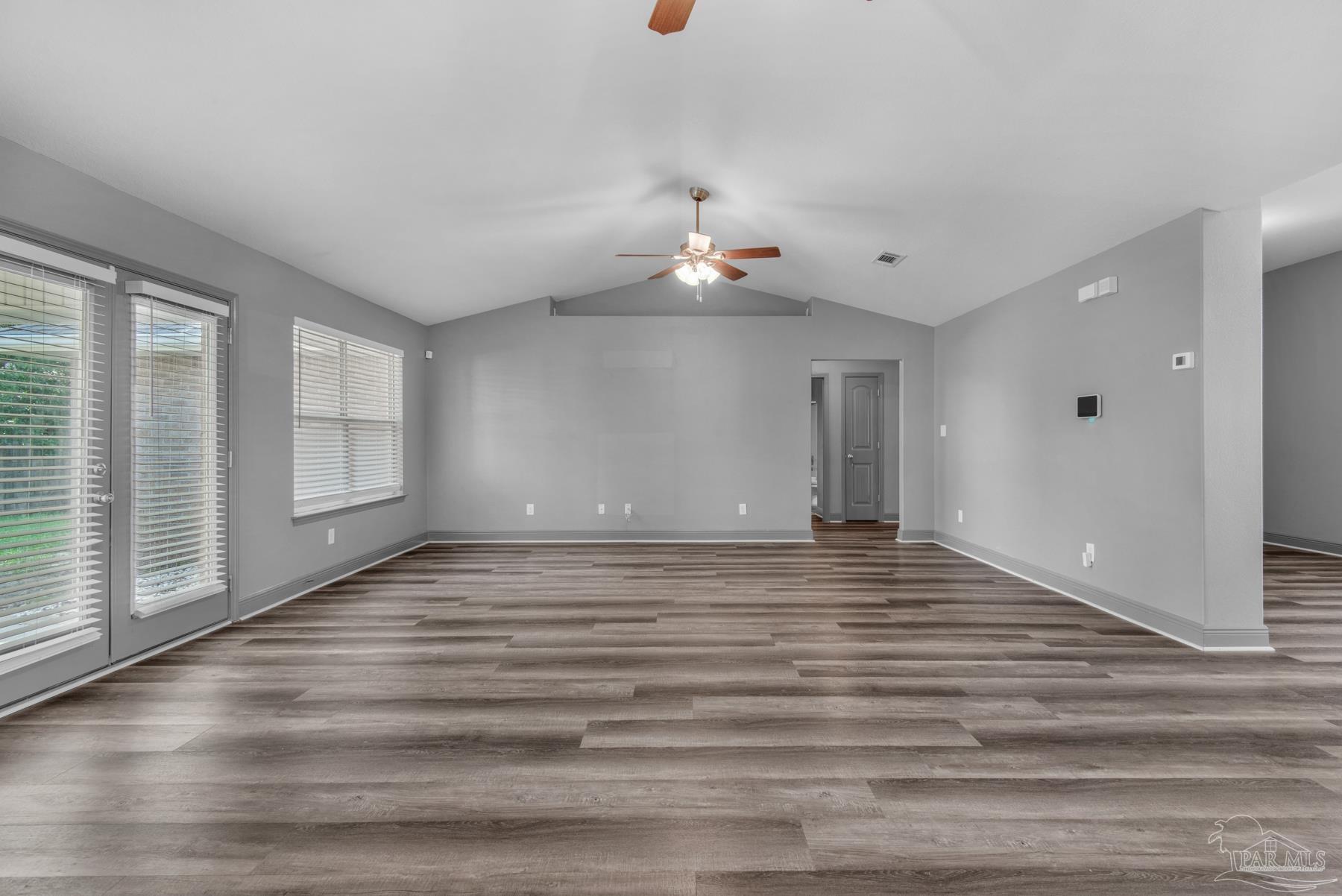 2045 Larkspur Cir