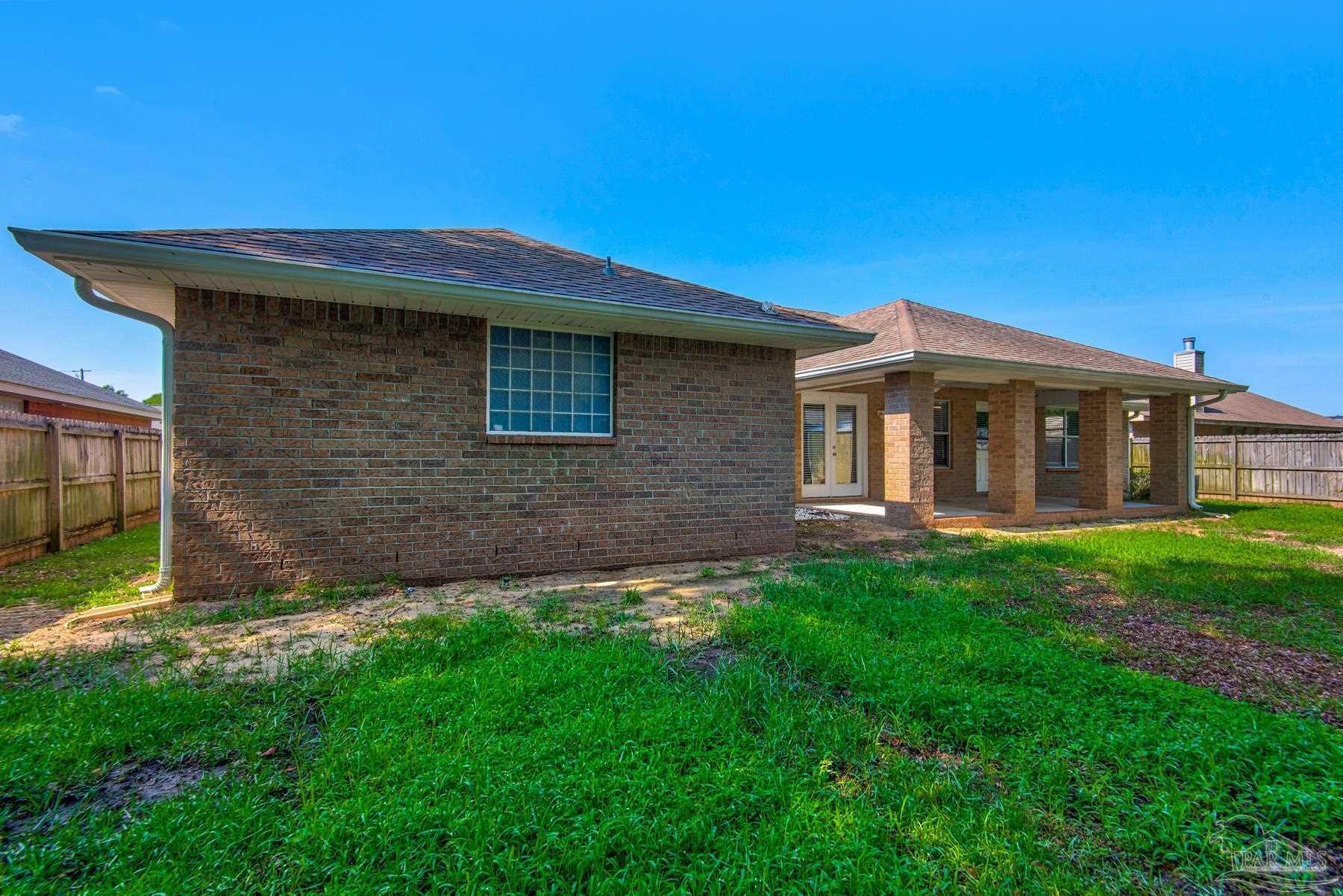 2045 Larkspur Cir