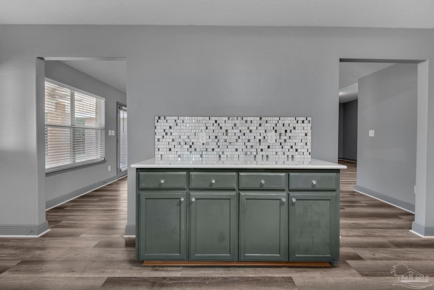 2045 Larkspur Cir
