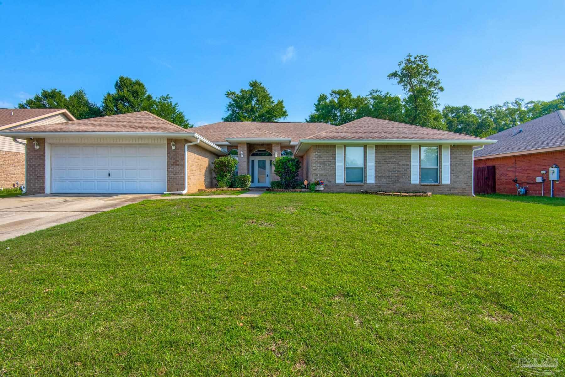 2045 Larkspur Cir