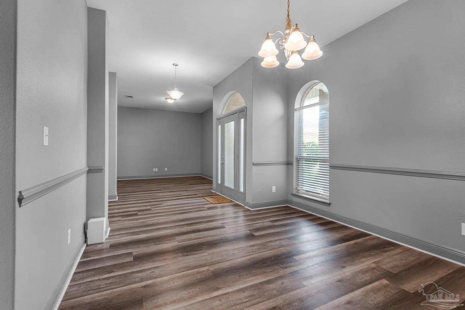 2045 Larkspur Cir