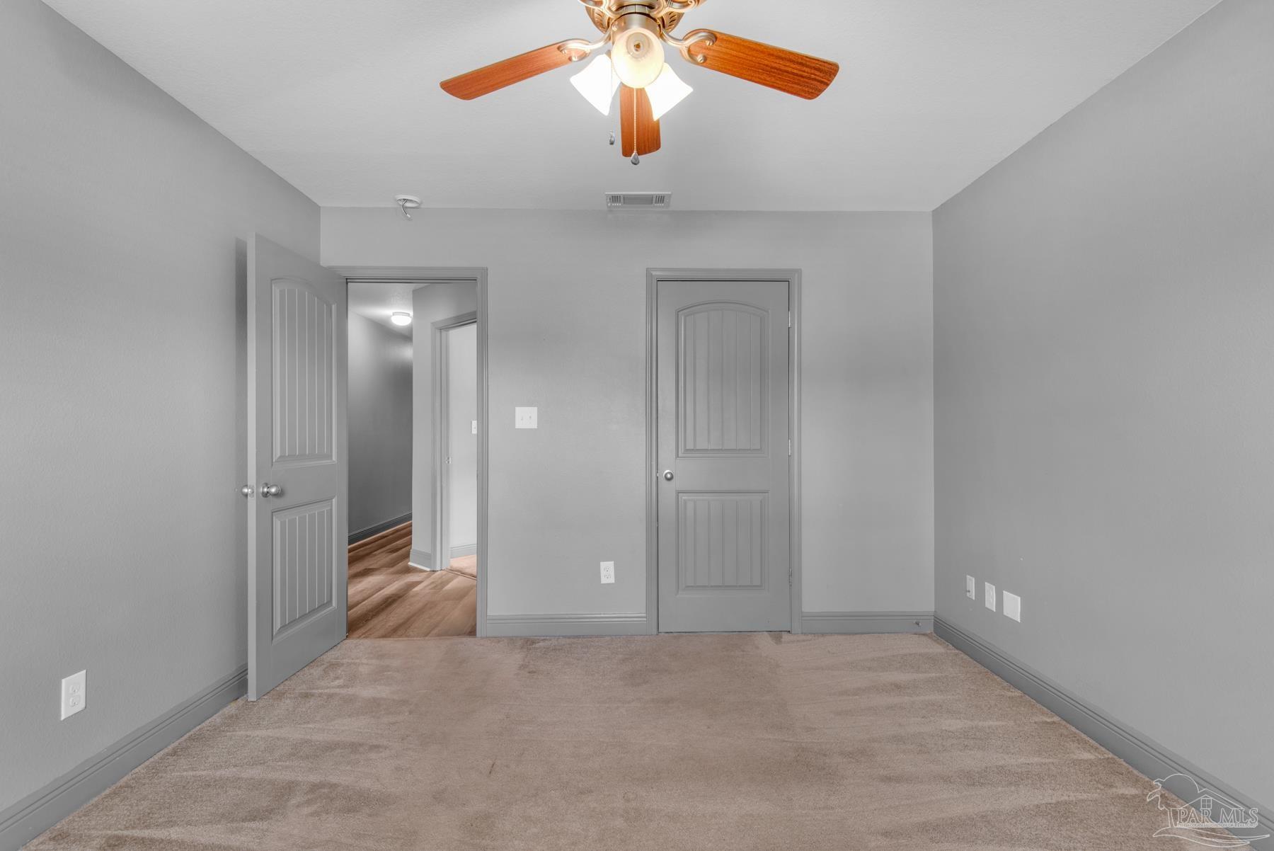 2045 Larkspur Cir