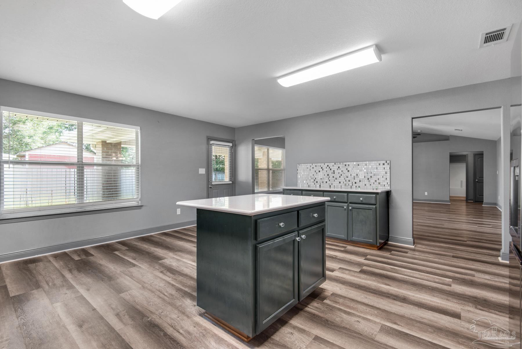 2045 Larkspur Cir