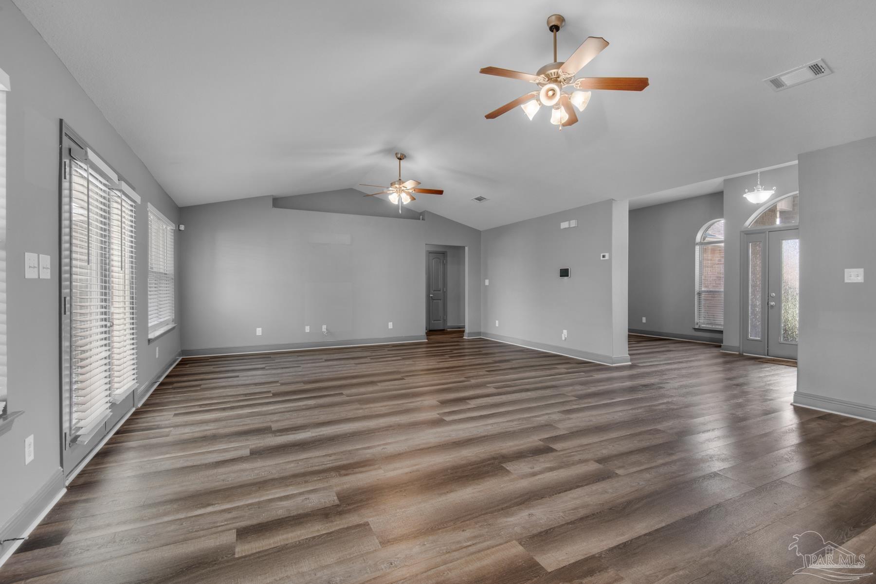 2045 Larkspur Cir