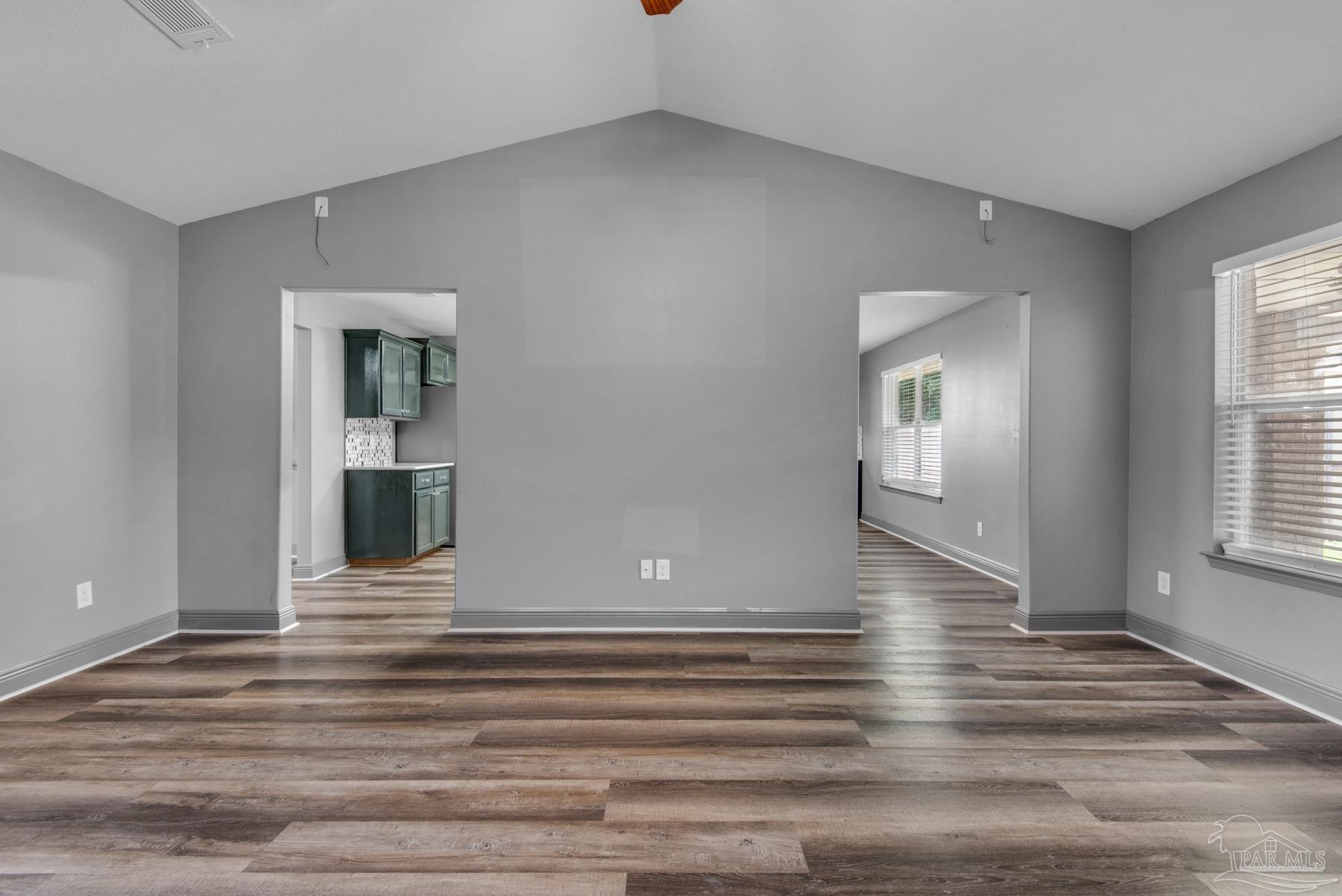 2045 Larkspur Cir