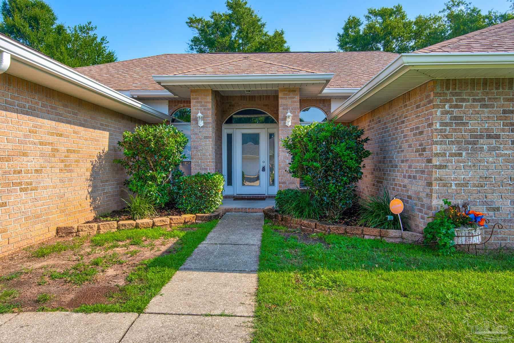 2045 Larkspur Cir
