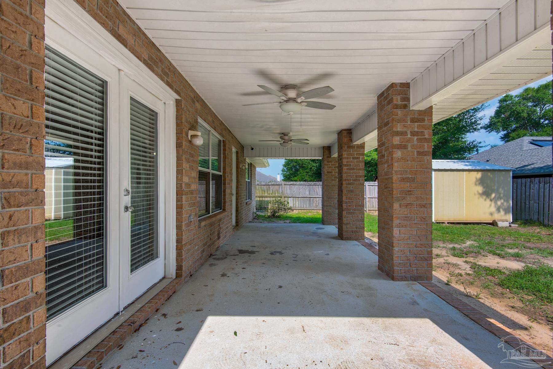 2045 Larkspur Cir
