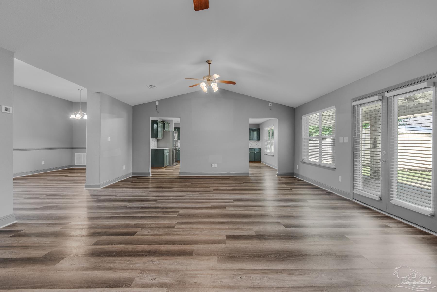 2045 Larkspur Cir