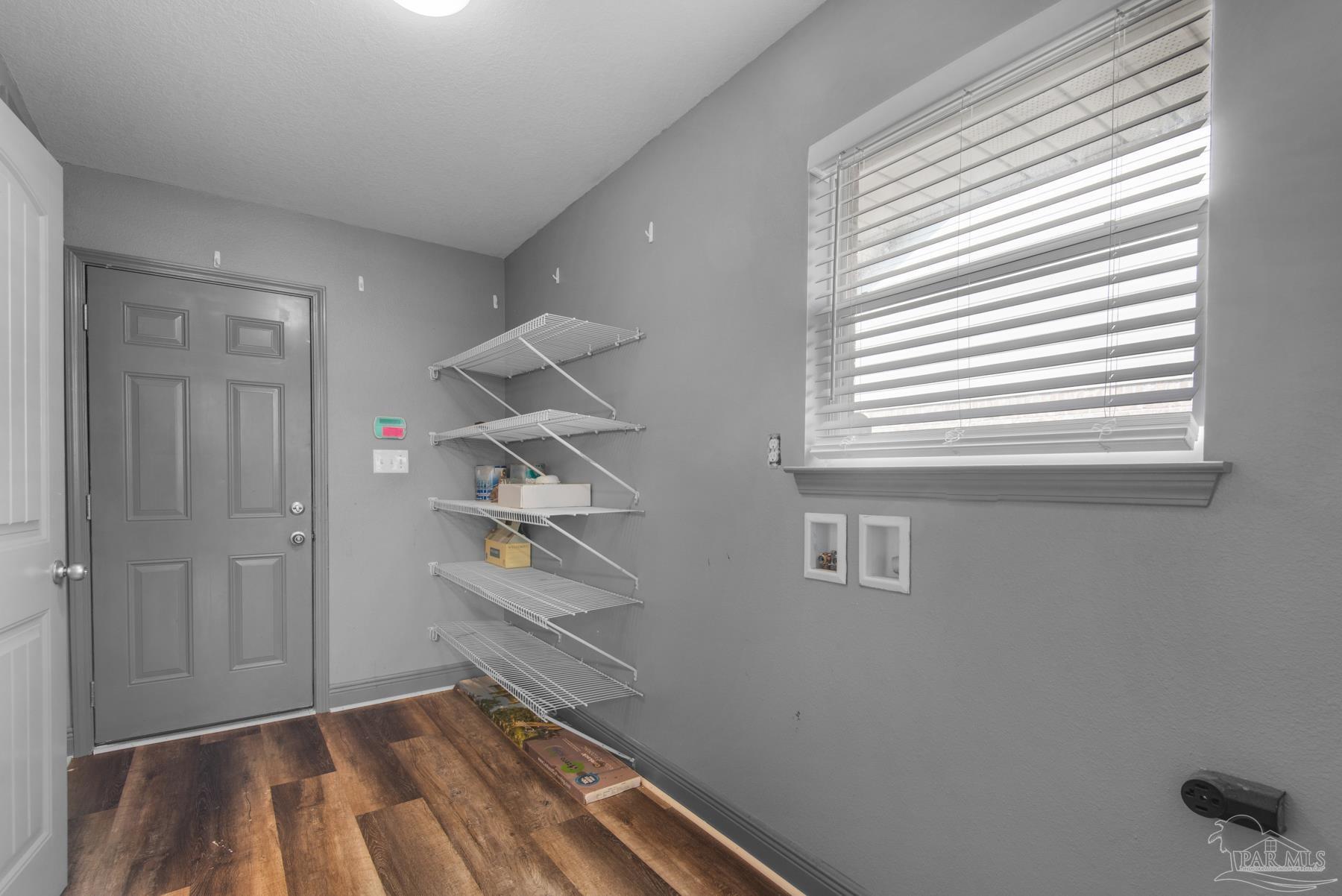 2045 Larkspur Cir