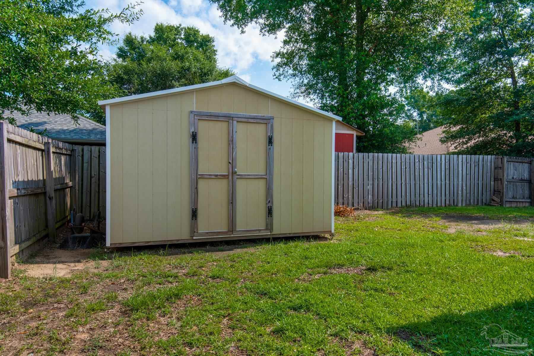 2045 Larkspur Cir