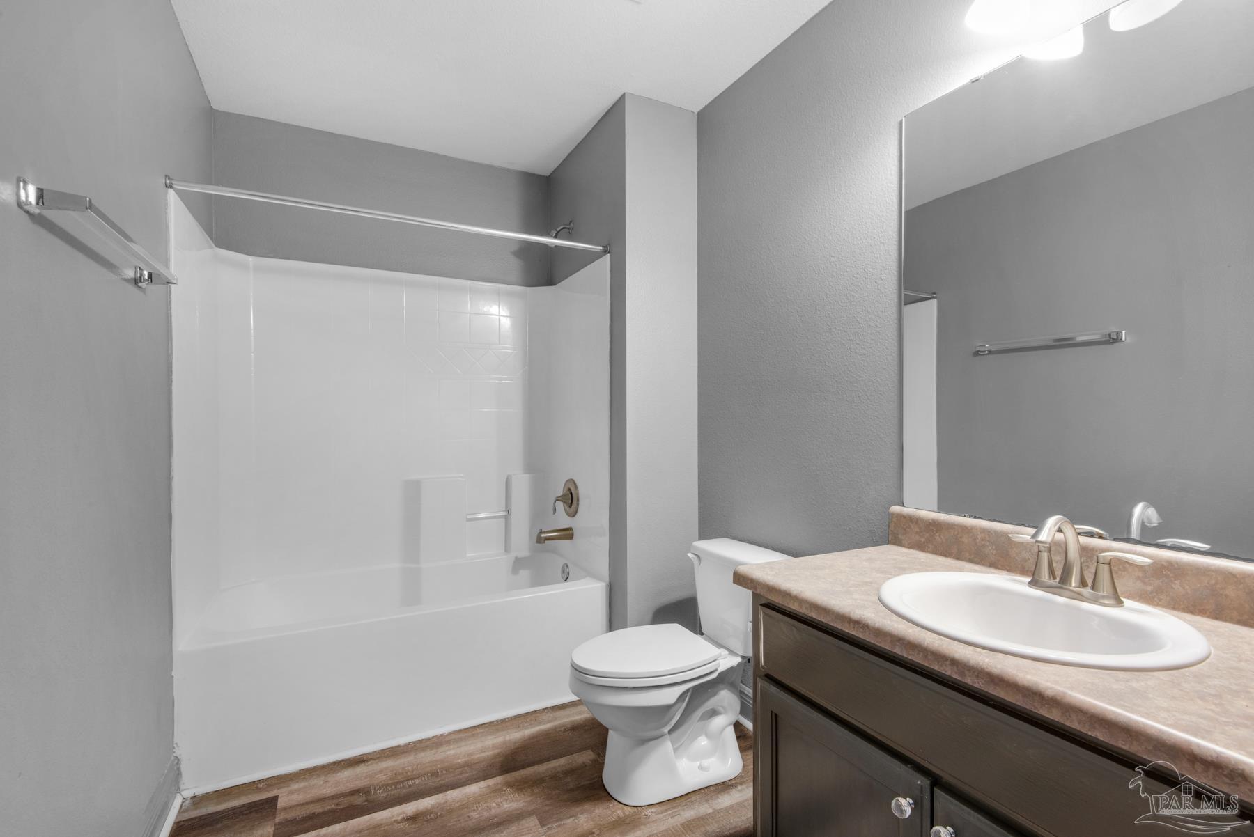 2045 Larkspur Cir