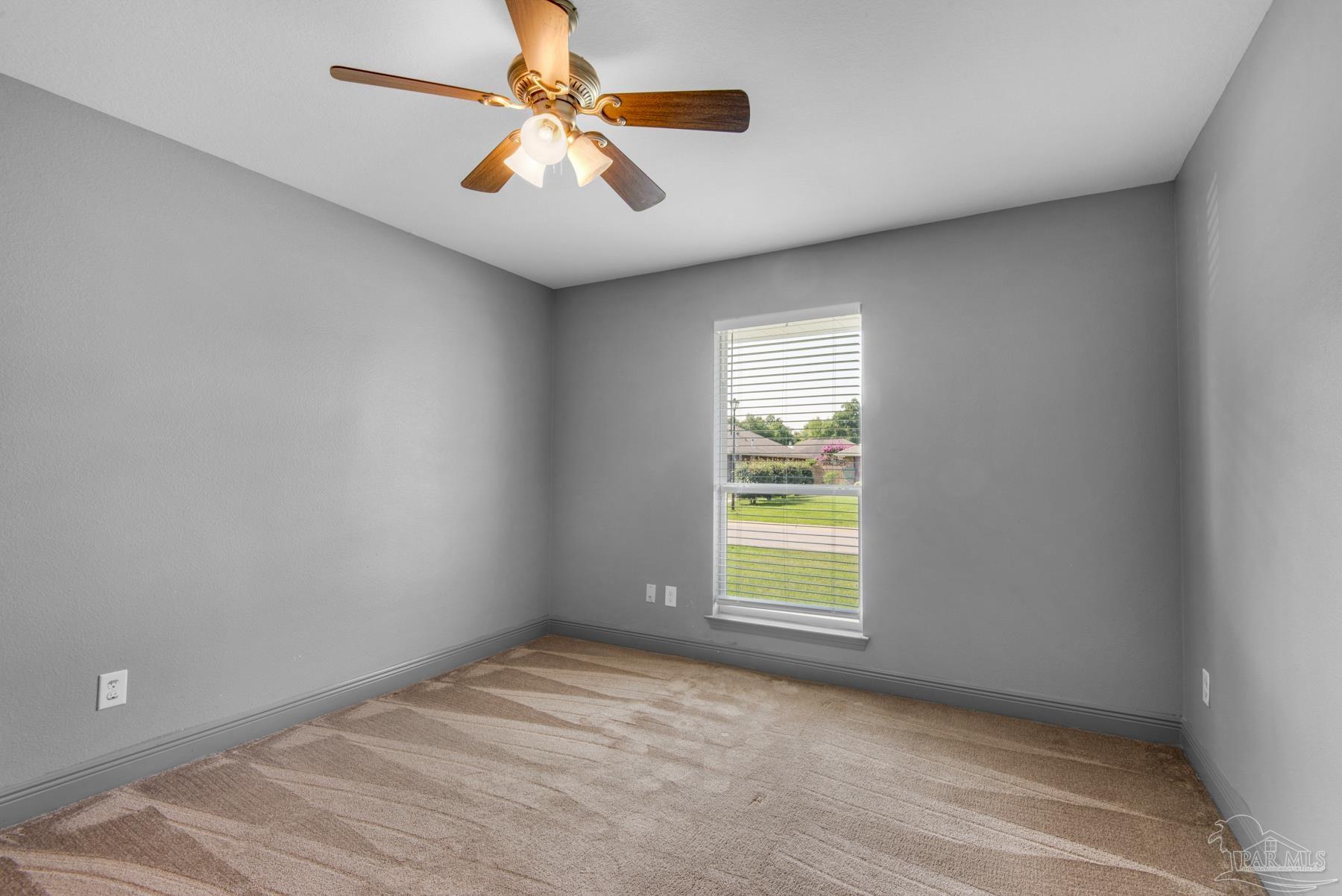 2045 Larkspur Cir