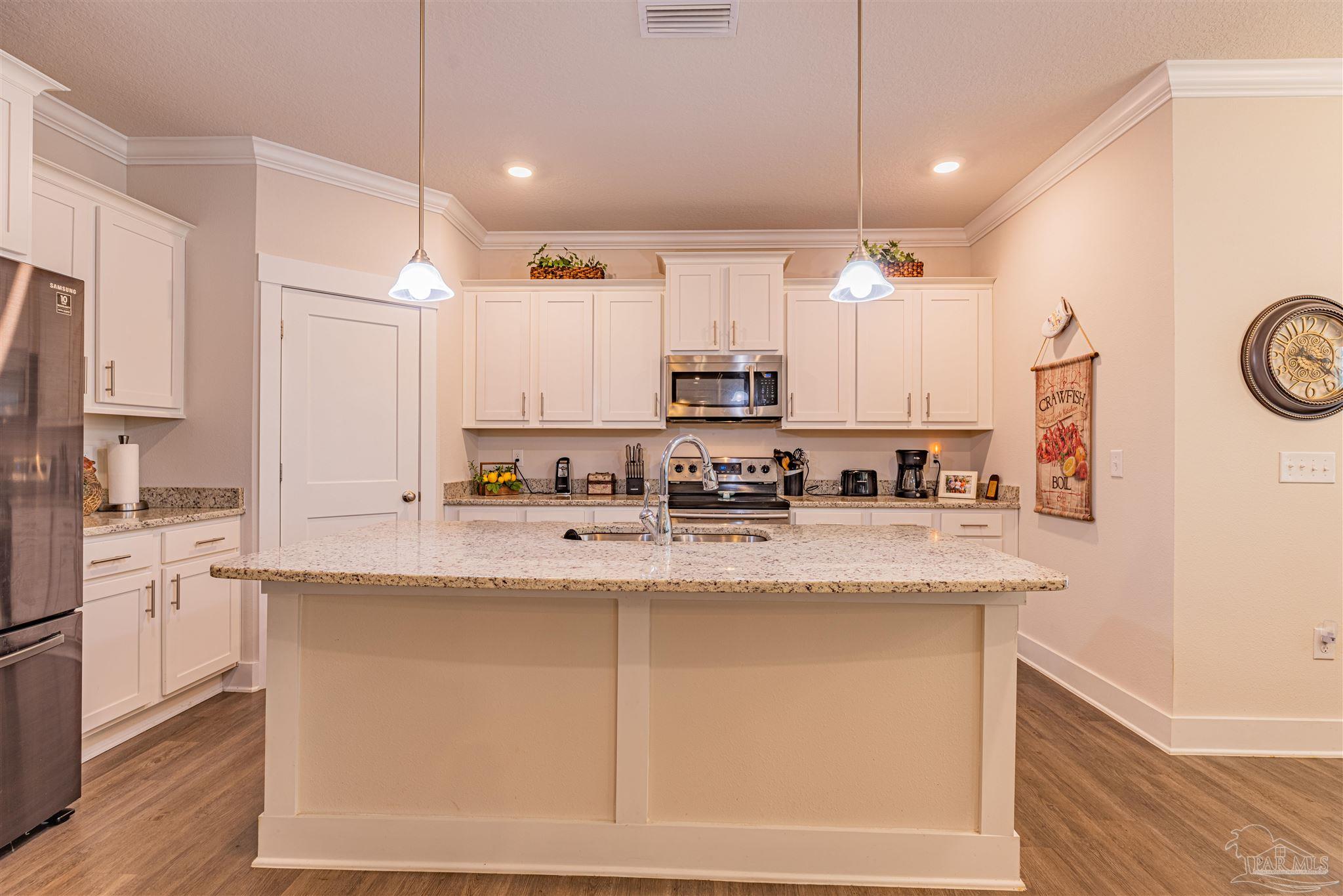 8825 Airway Dr