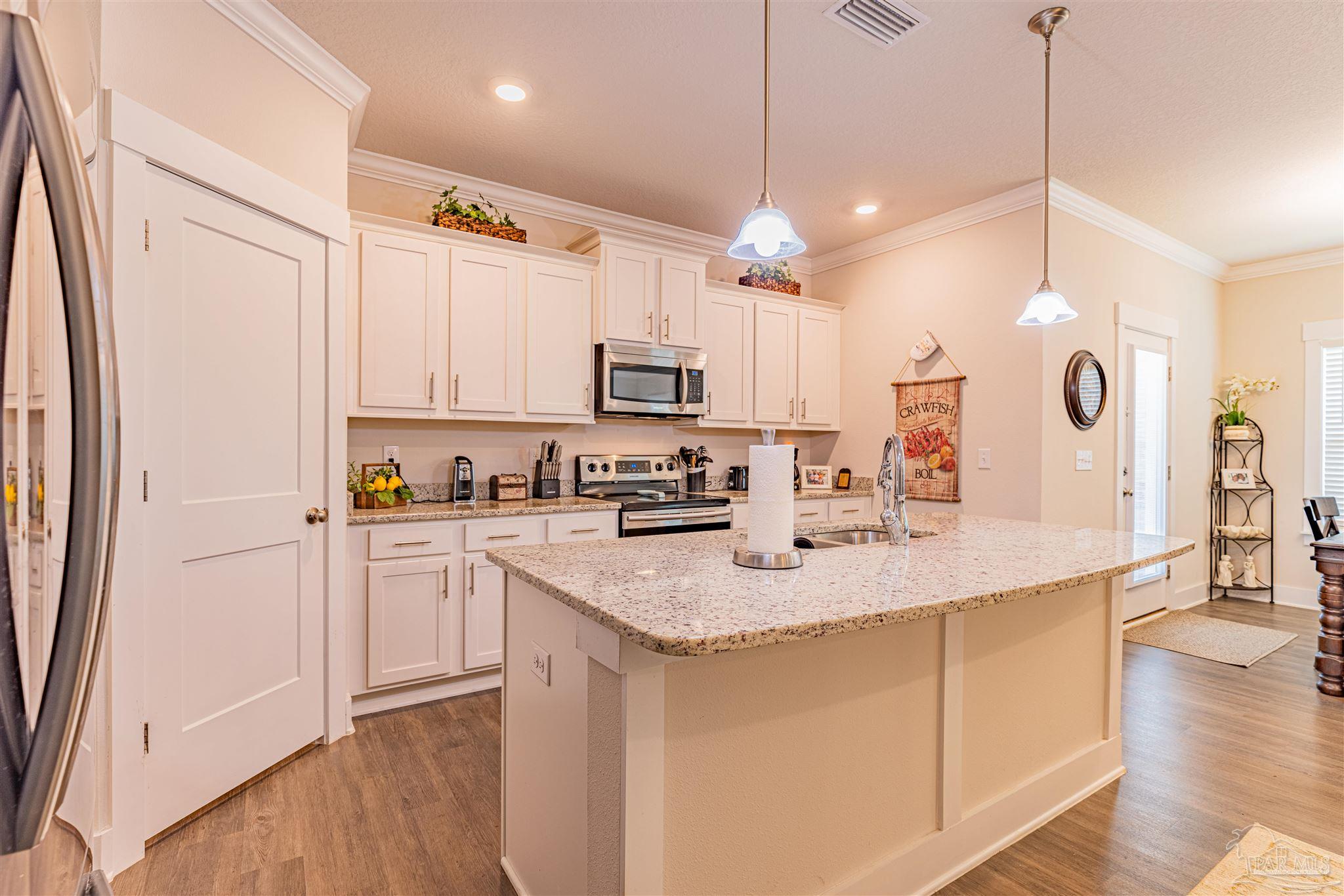 8825 Airway Dr