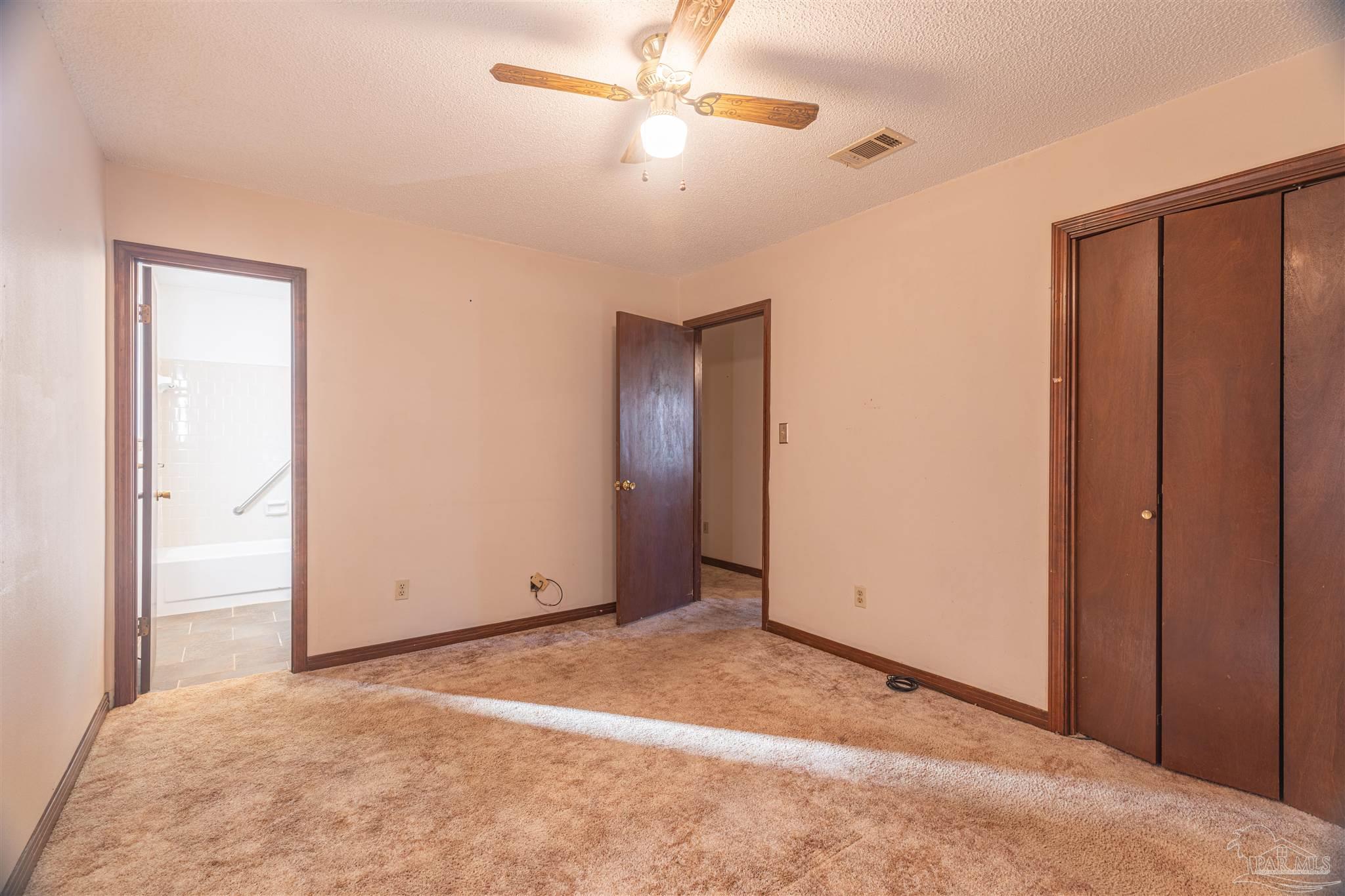 2842 Godwin Ln