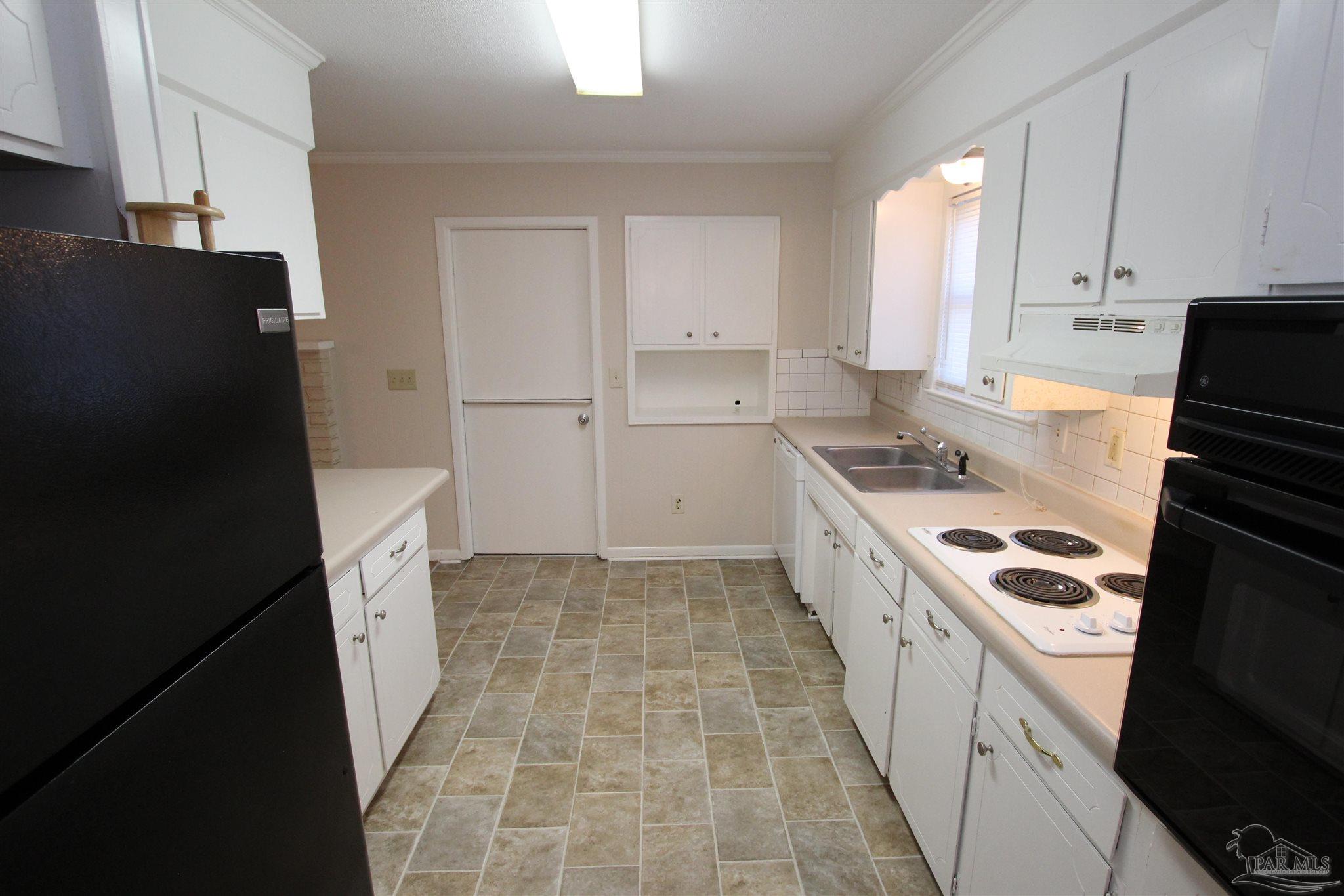 5595 San Gabriel Dr