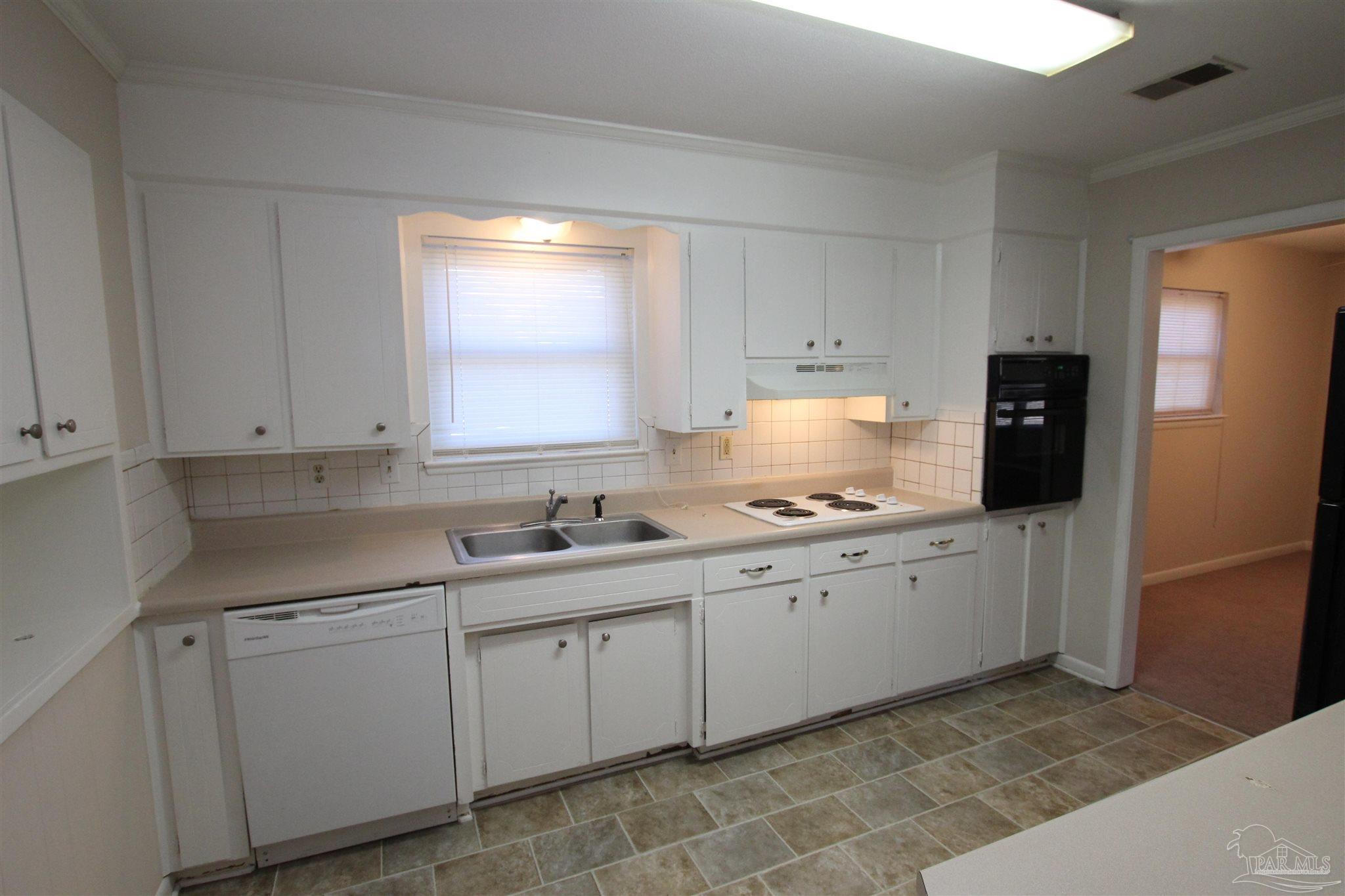 5595 San Gabriel Dr