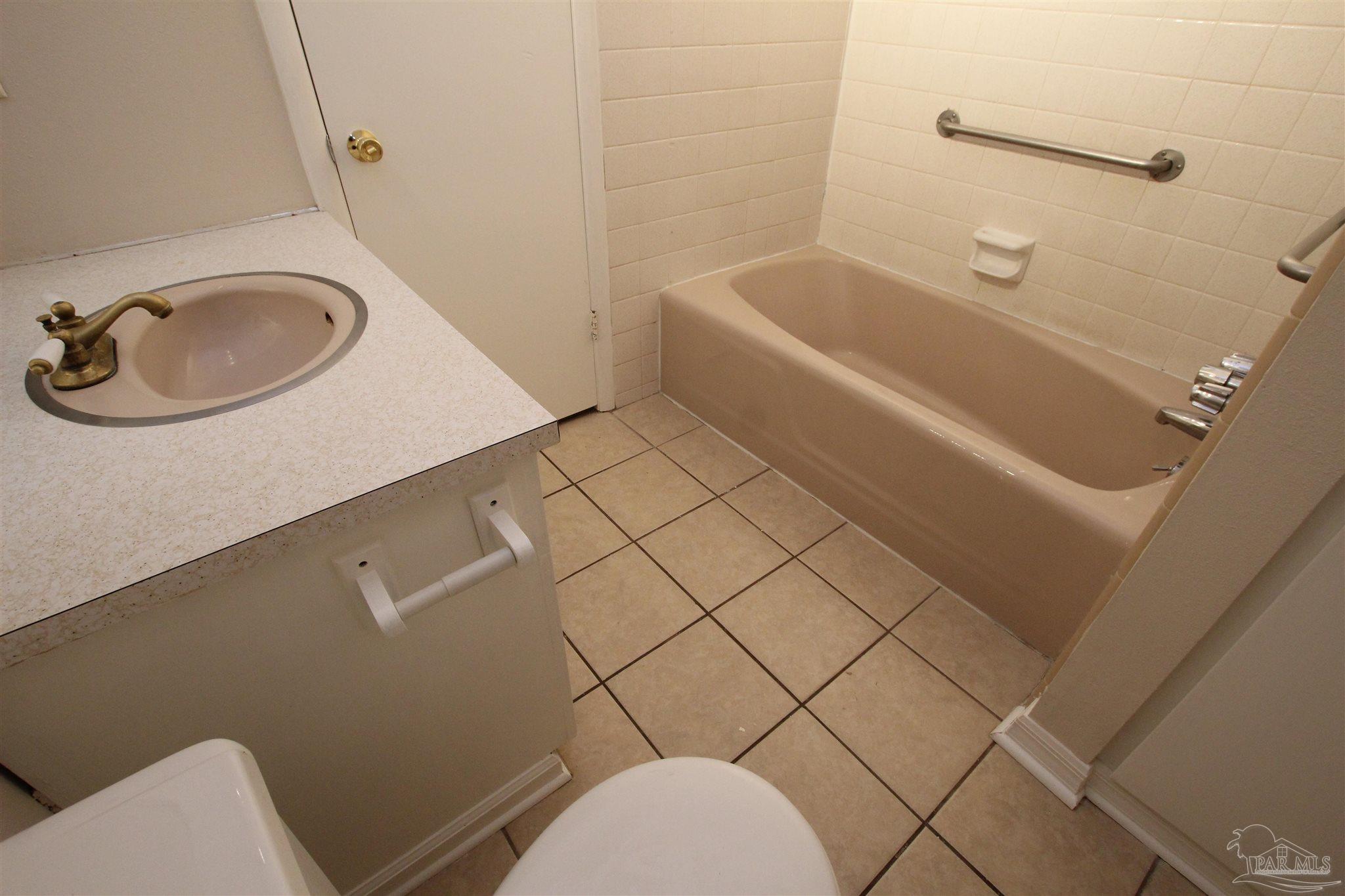 5595 San Gabriel Dr