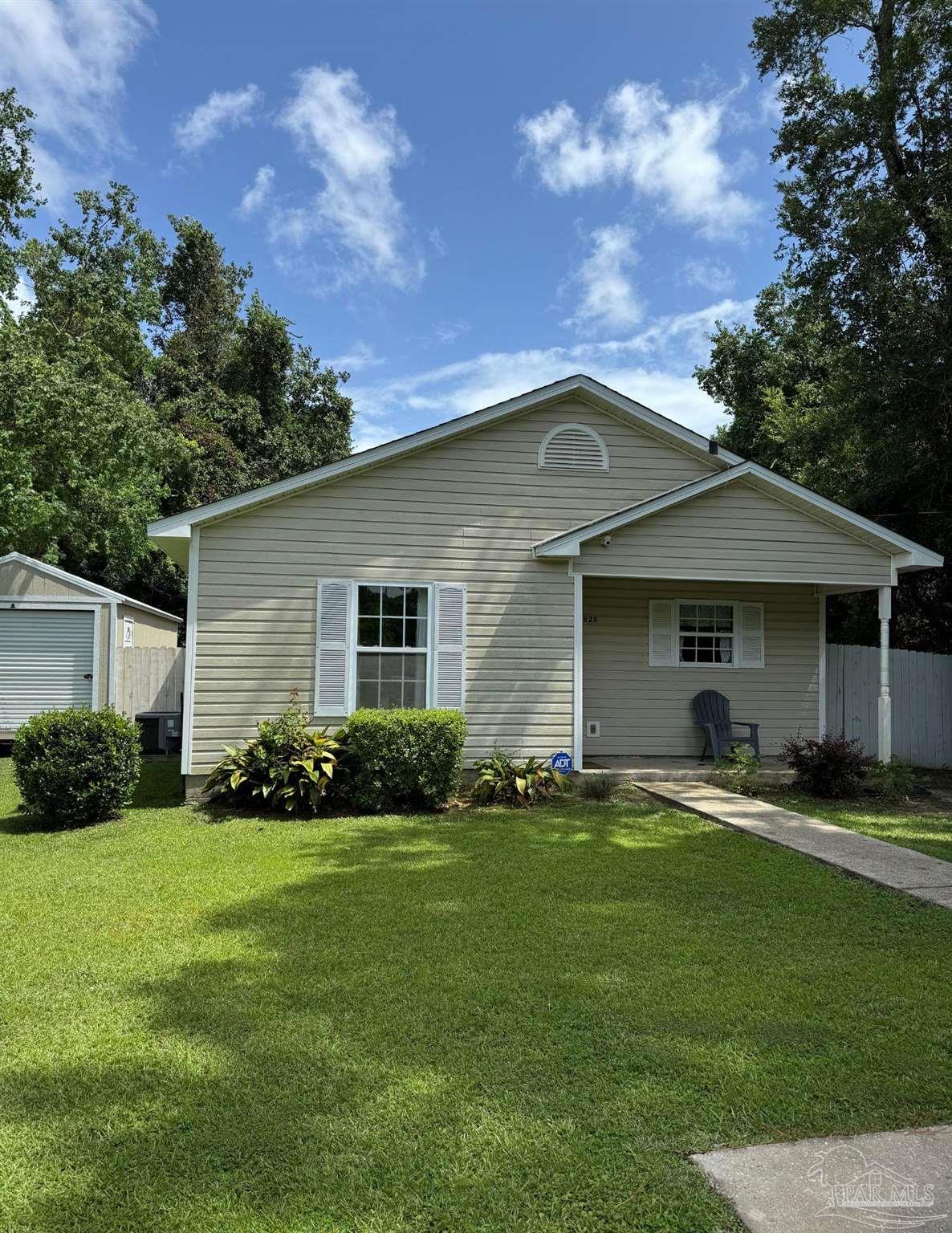 825 Dorothy Ave