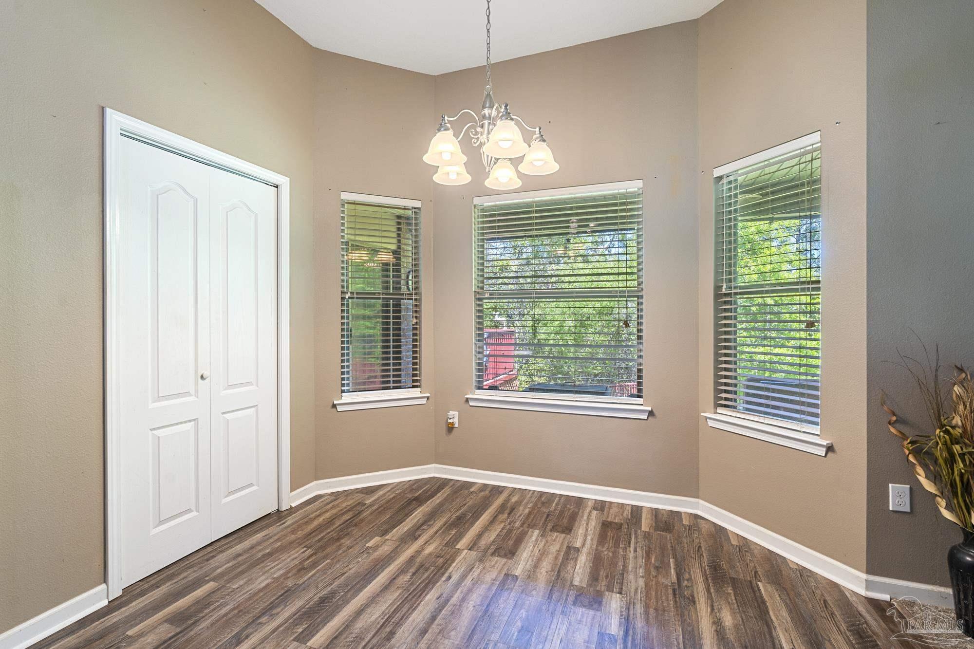 1476 Longbranch Dr